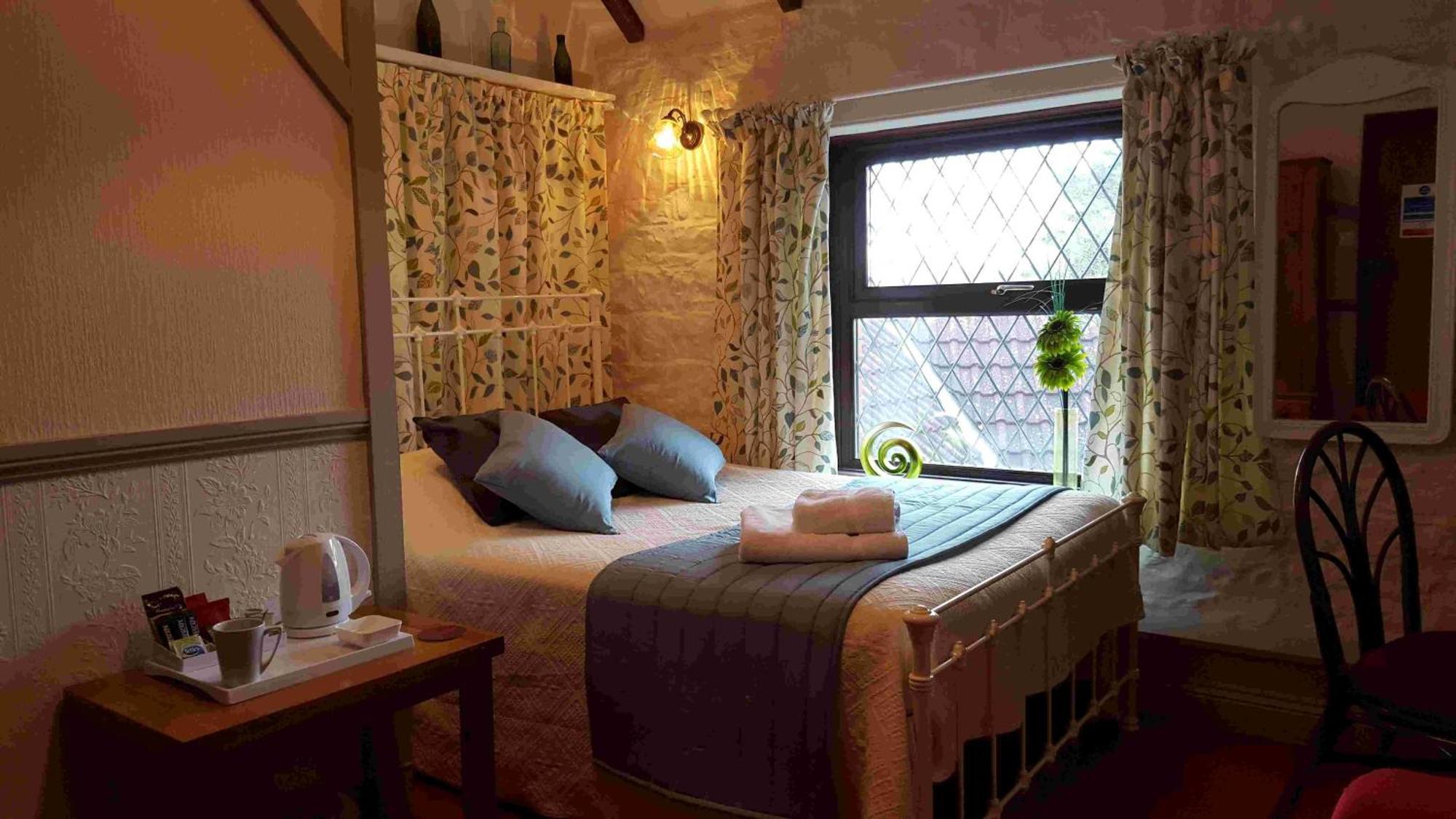 Oyo The Walnut Tree Hotel West Camel Екстериор снимка