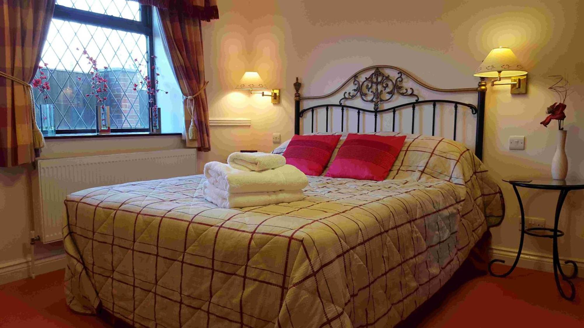Oyo The Walnut Tree Hotel West Camel Екстериор снимка