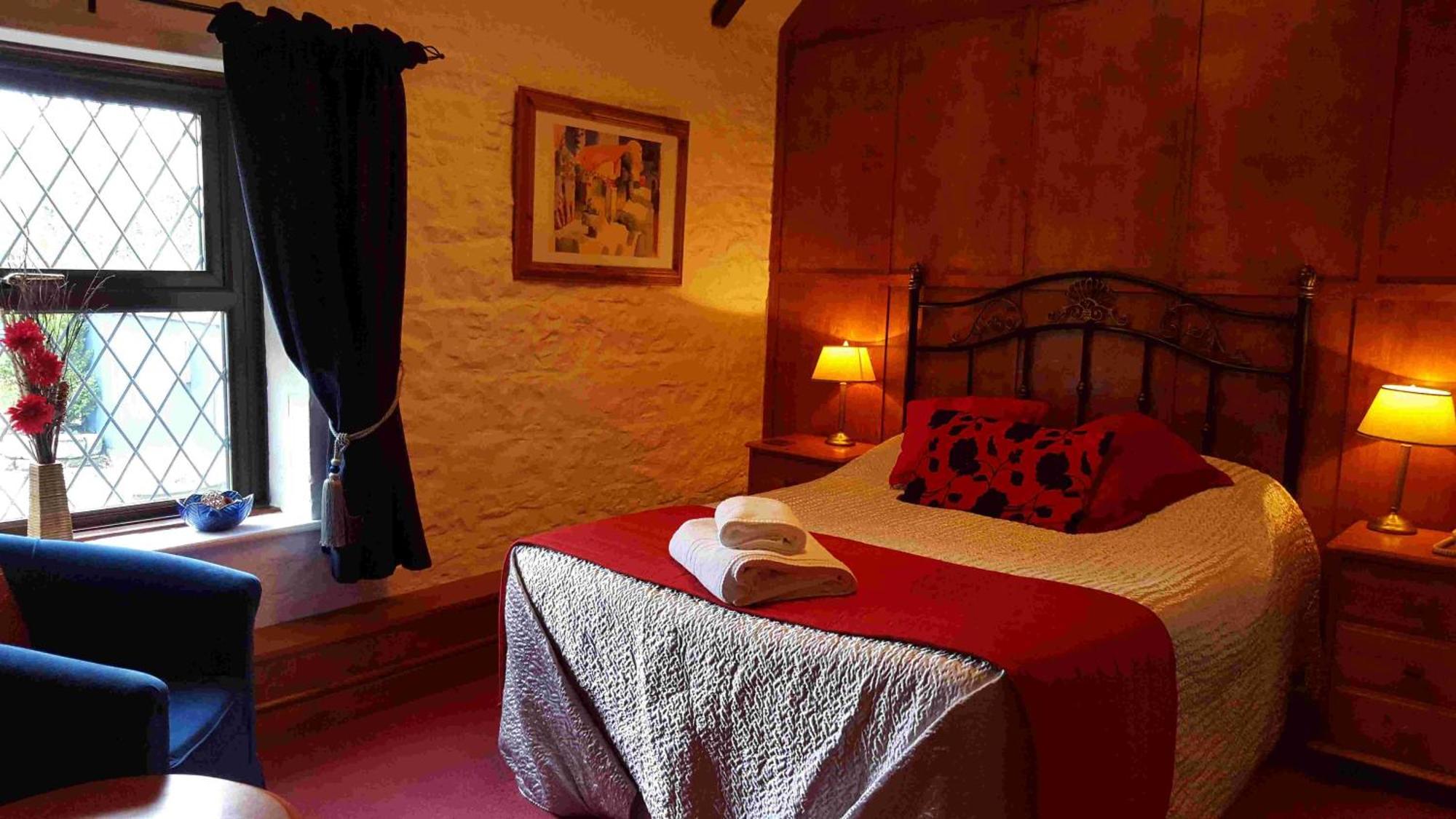 Oyo The Walnut Tree Hotel West Camel Екстериор снимка