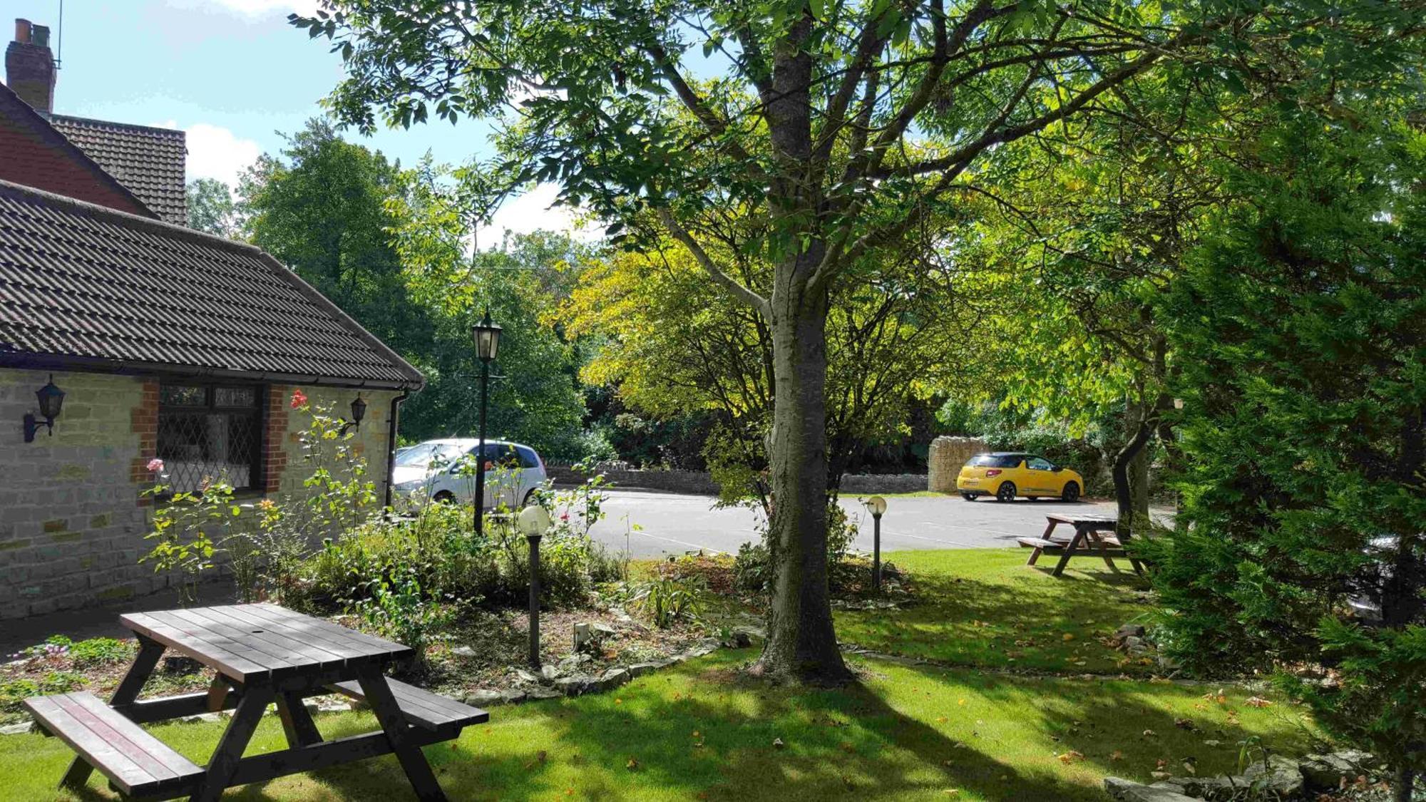Oyo The Walnut Tree Hotel West Camel Екстериор снимка